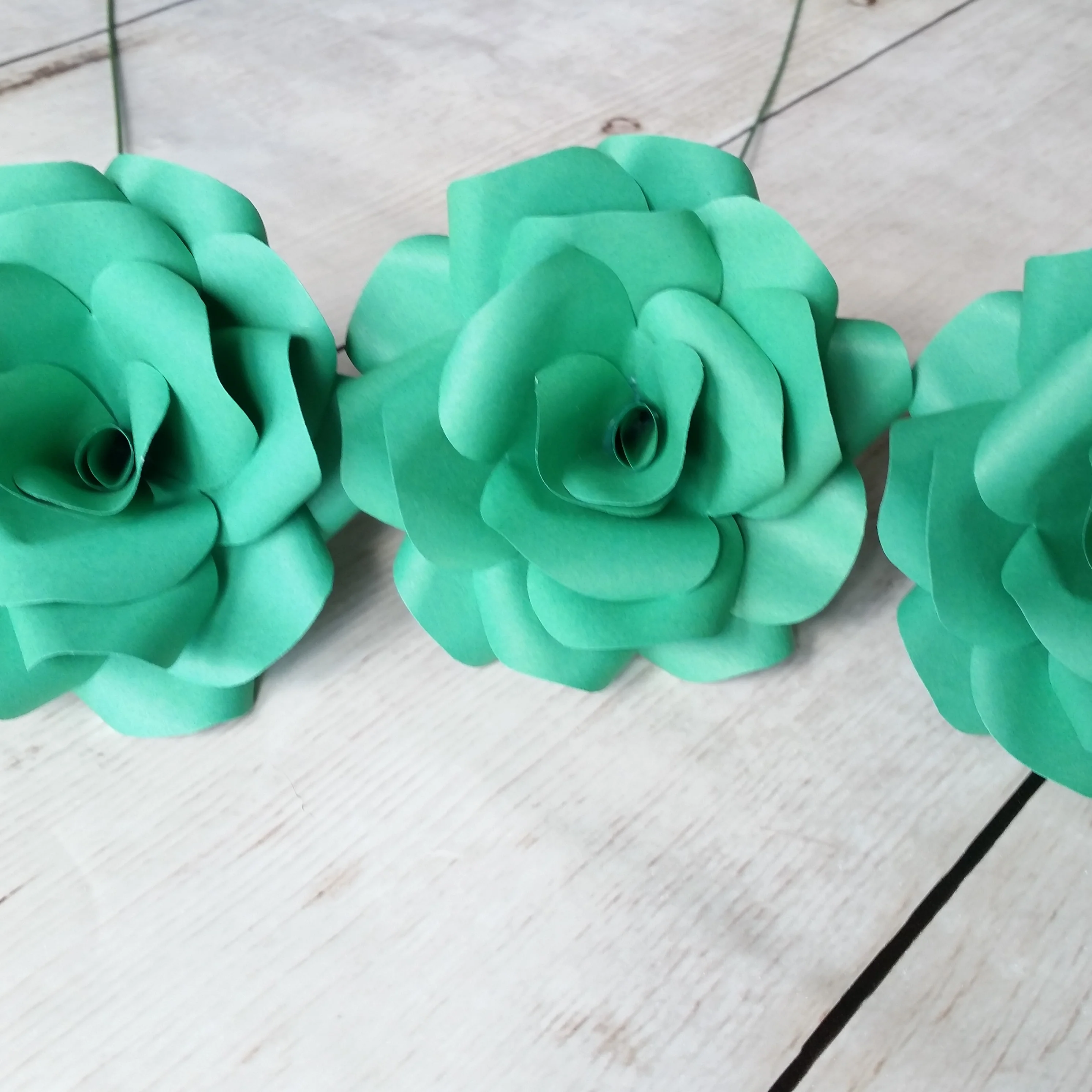 Green Paper Roses - Image 4