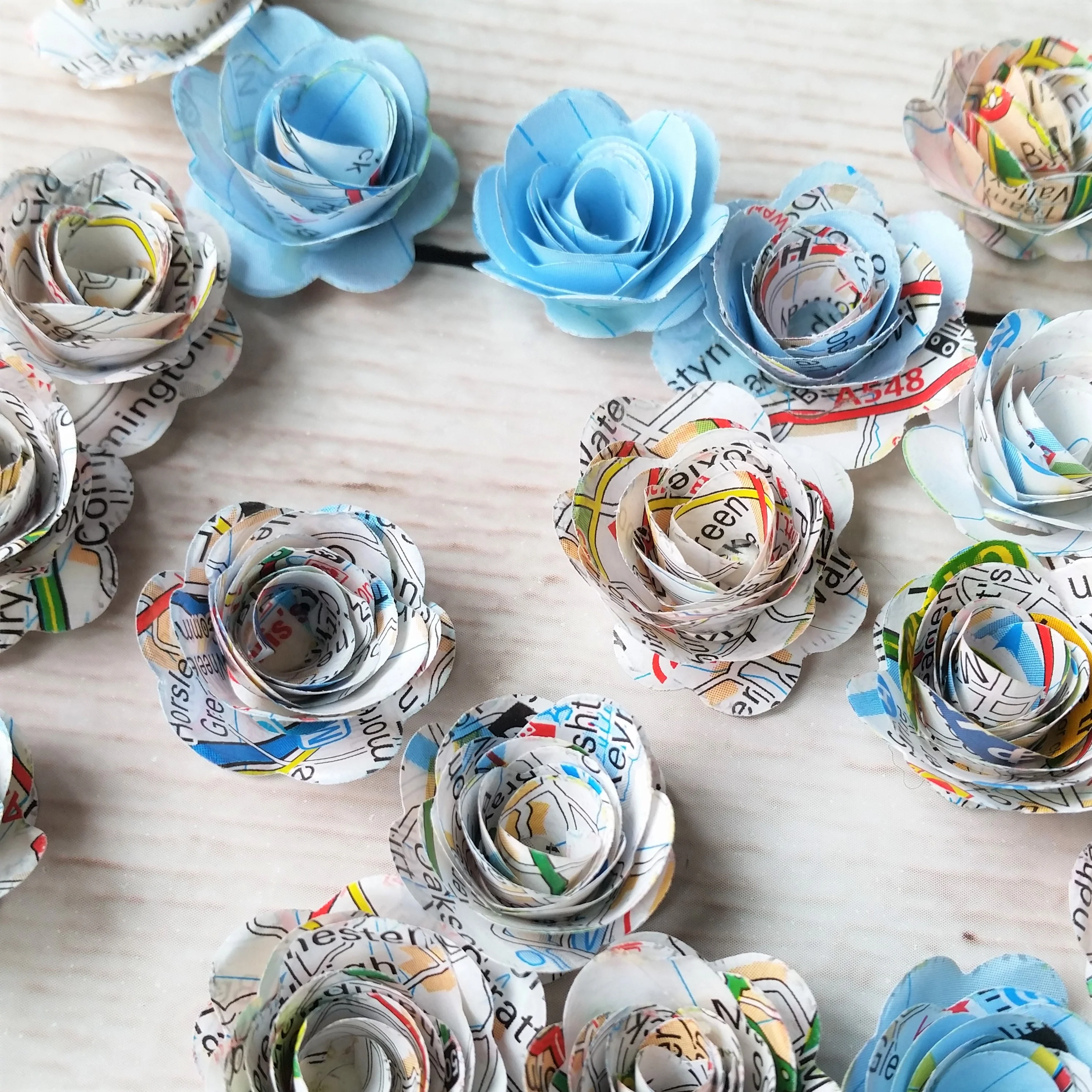 Map Paper Rolled Roses  x 25 - Image 4