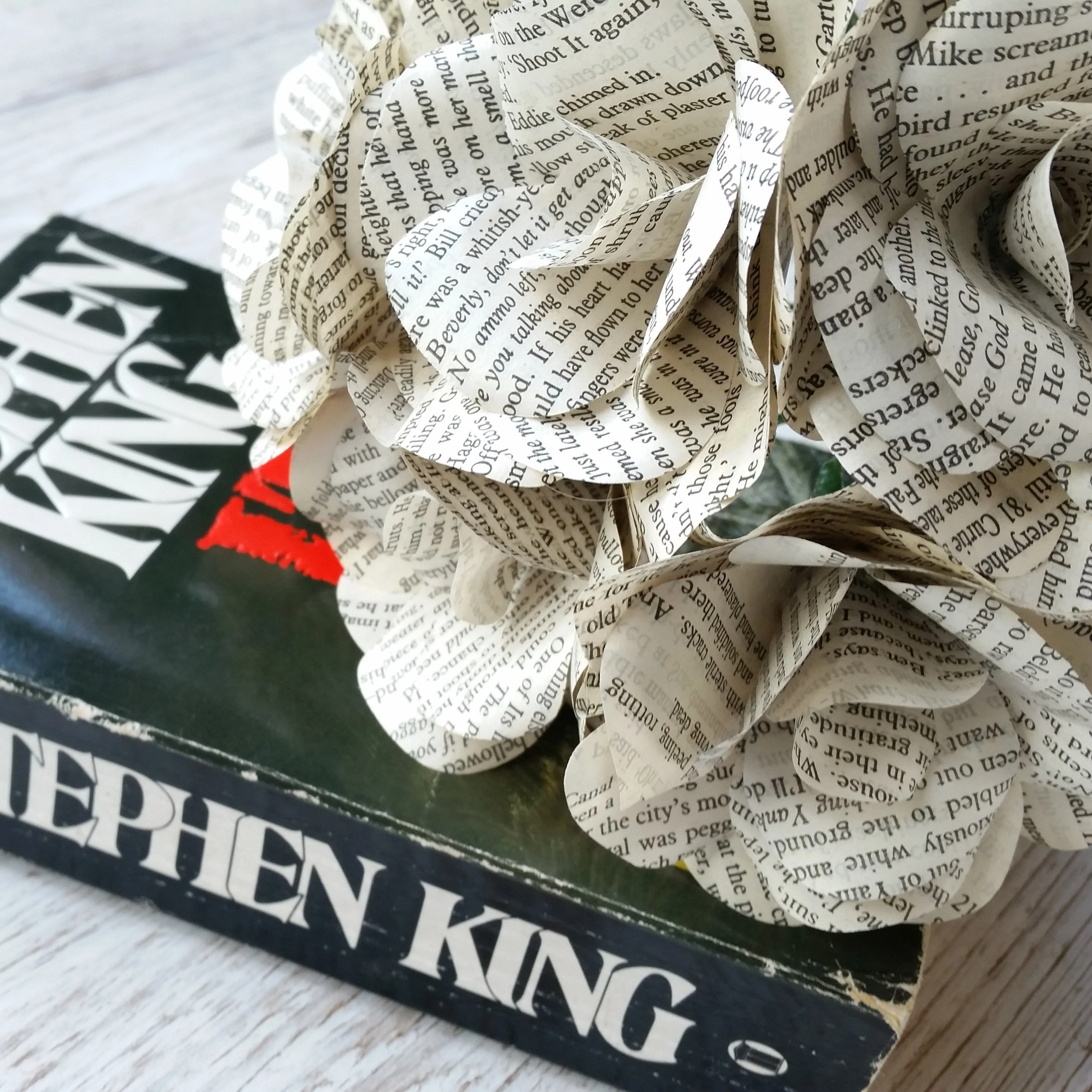 Stephen King IT Book Paper Flowers - Image 3