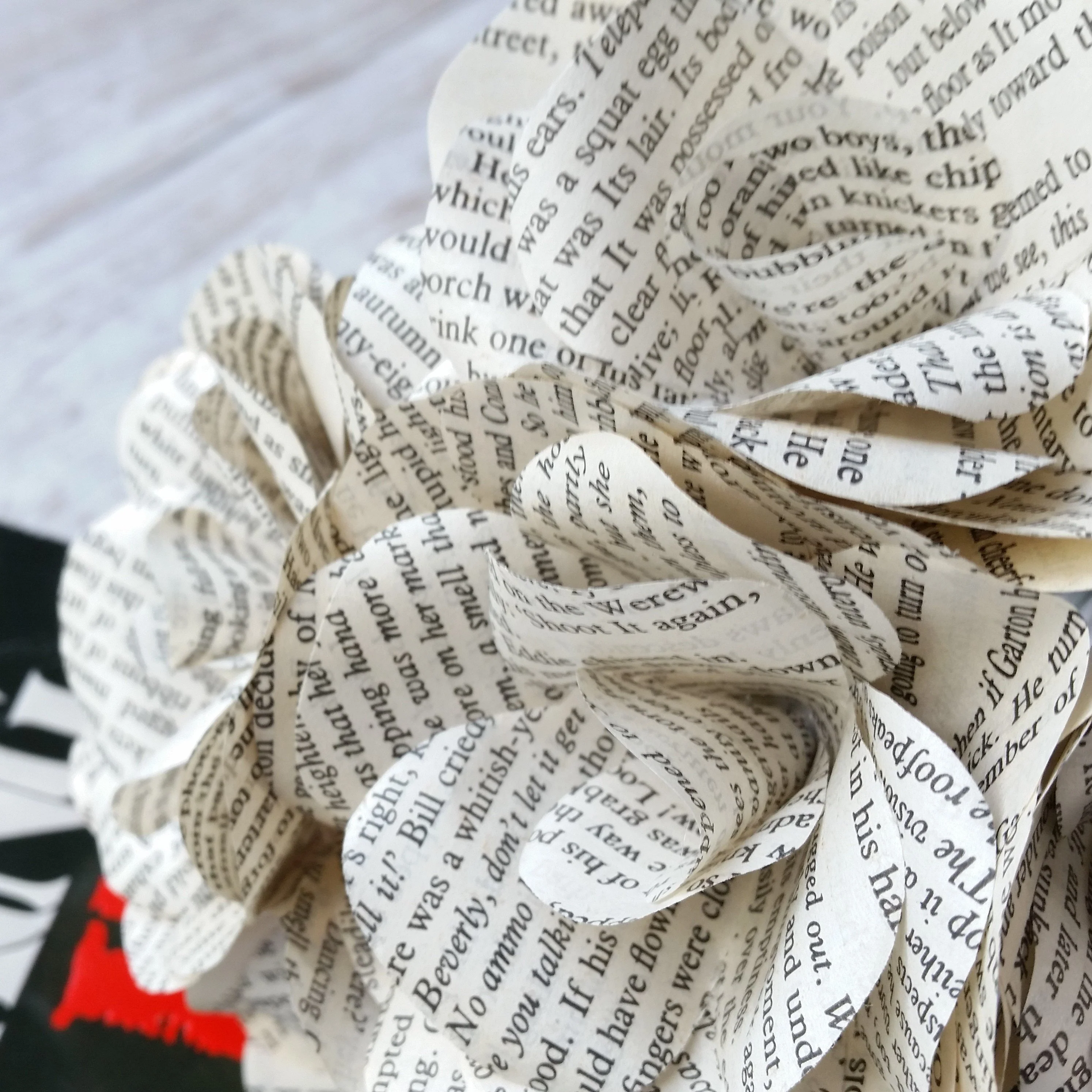 Stephen King IT Book Paper Flowers - Image 4