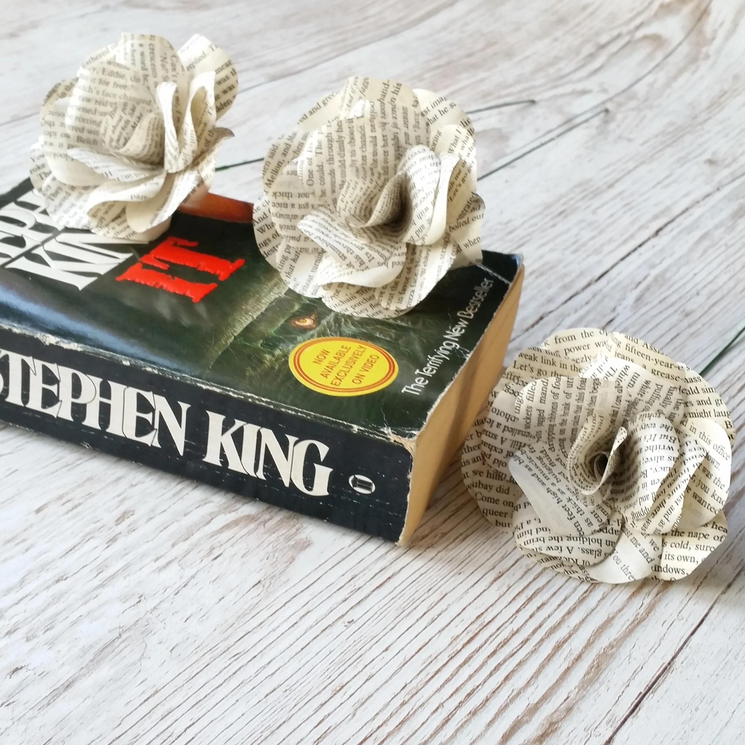 Stephen King IT Book Paper Flowers - Image 7